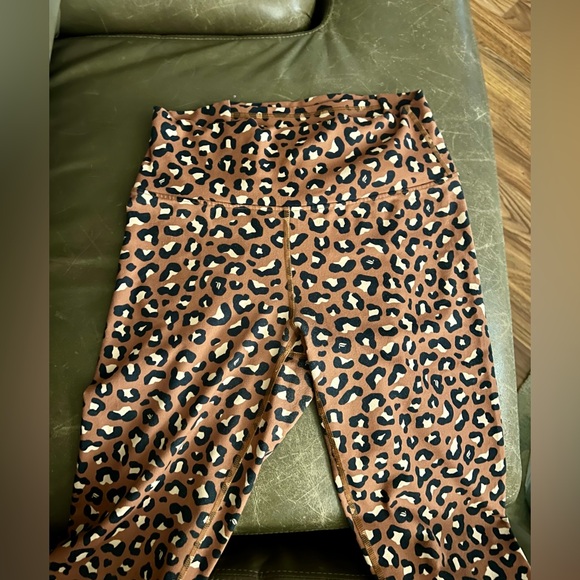 Fabletics Workout Set - Picture 4 of 9